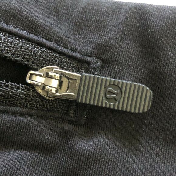 Lululemon Women Night View White Black Print 4" Low Rise Run Times Short II 8 - Picture 6 of 7